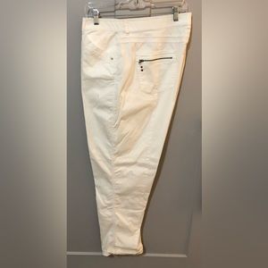 Chico’s cotton white long pant, size 3.